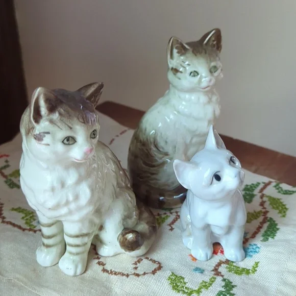 Collection of Vintage Ceramic Cats Made in Japan - Picture 3 of 8